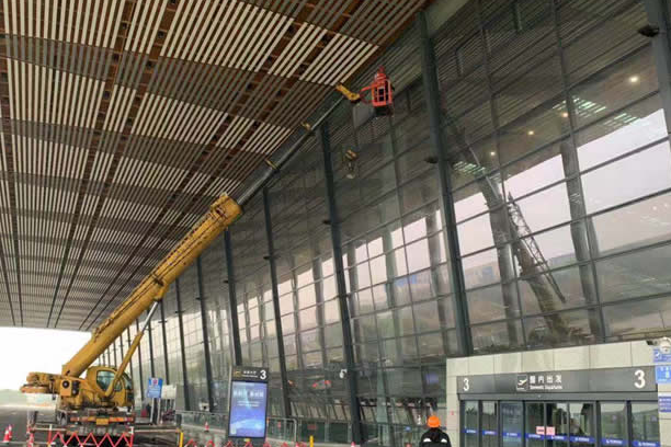 天河玻璃幕墙维护和保养